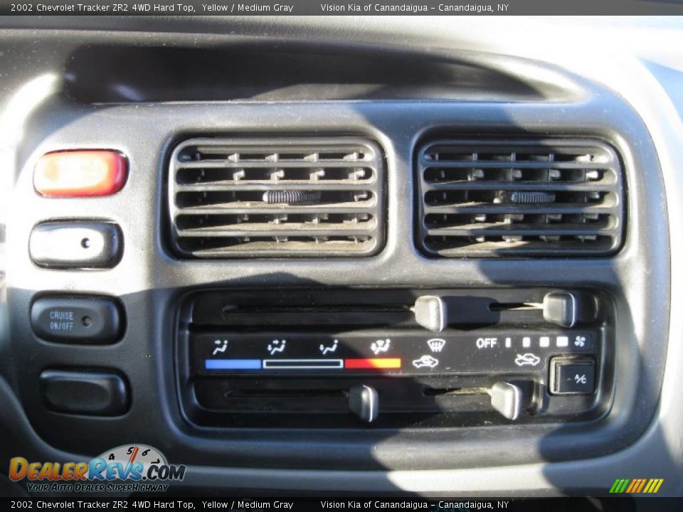 Controls of 2002 Chevrolet Tracker ZR2 4WD Hard Top Photo #20
