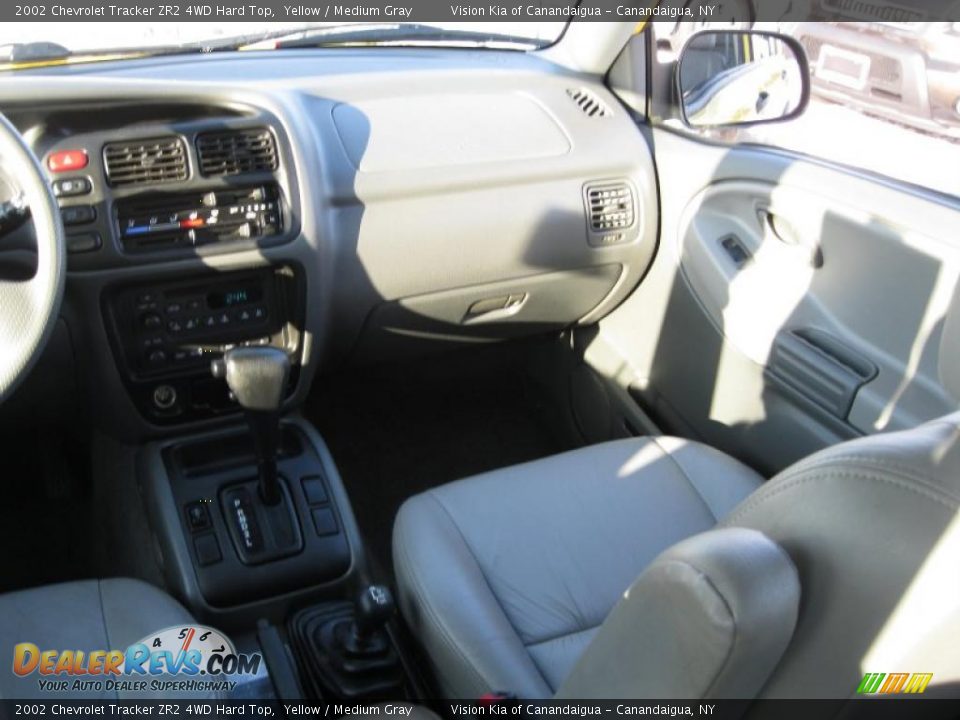 2002 Chevrolet Tracker ZR2 4WD Hard Top Yellow / Medium Gray Photo #22