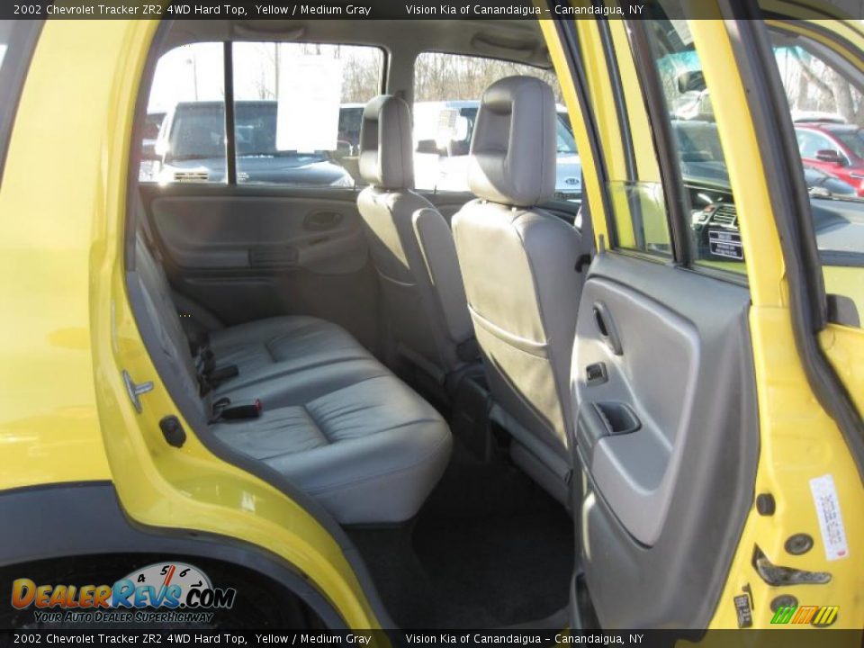 2002 Chevrolet Tracker ZR2 4WD Hard Top Yellow / Medium Gray Photo #23