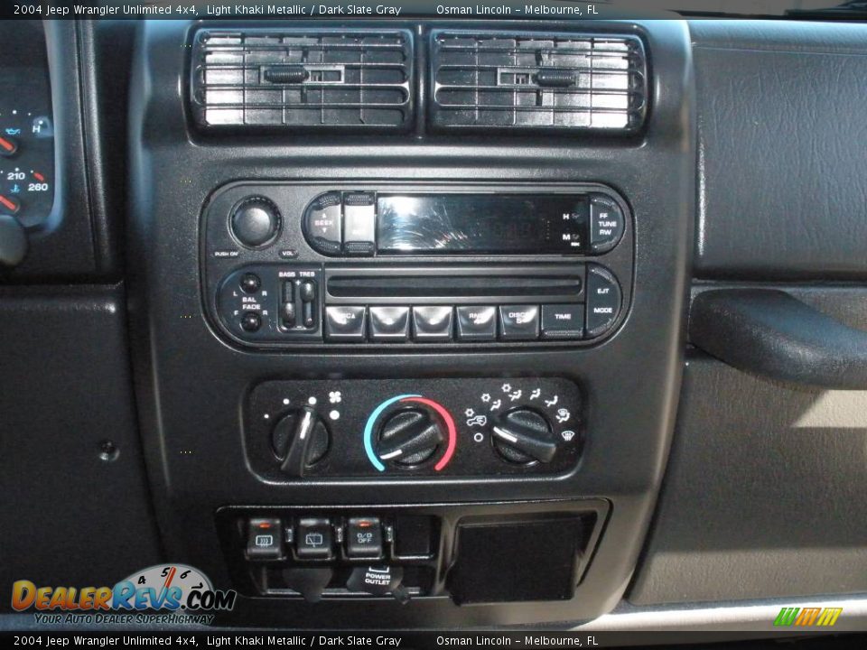 2004 Jeep Wrangler Unlimited 4x4 Light Khaki Metallic / Dark Slate Gray Photo #8