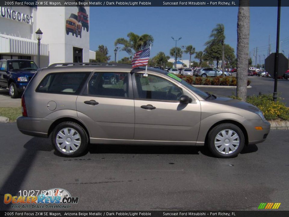 2005 Ford Focus ZXW SE Wagon Arizona Beige Metallic / Dark Pebble/Light Pebble Photo #2