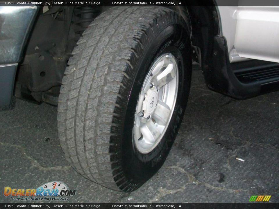 1996 Toyota 4Runner SR5 Desert Dune Metallic / Beige Photo #10