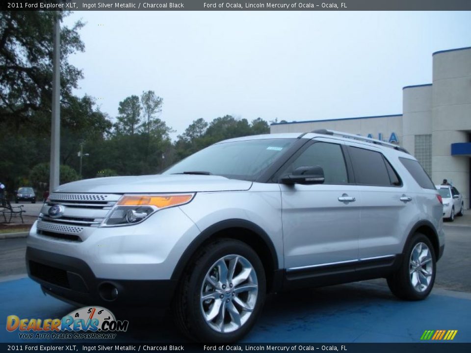 Front 3/4 View of 2011 Ford Explorer XLT Photo #1