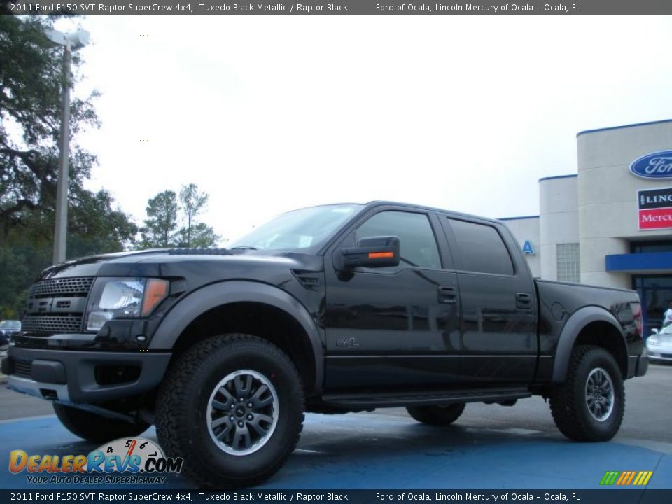 Front 3/4 View of 2011 Ford F150 SVT Raptor SuperCrew 4x4 Photo #1