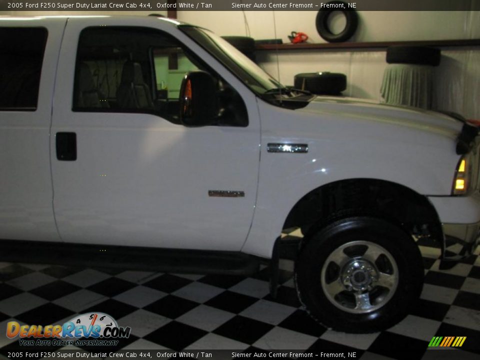 2005 Ford F250 Super Duty Lariat Crew Cab 4x4 Oxford White / Tan Photo #5