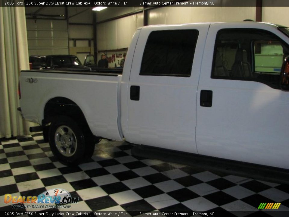 2005 Ford F250 Super Duty Lariat Crew Cab 4x4 Oxford White / Tan Photo #6