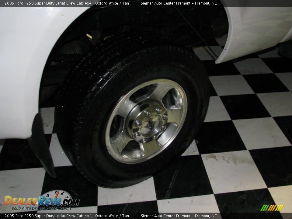 2005 Ford F250 Super Duty Lariat Crew Cab 4x4 Oxford White / Tan Photo #7