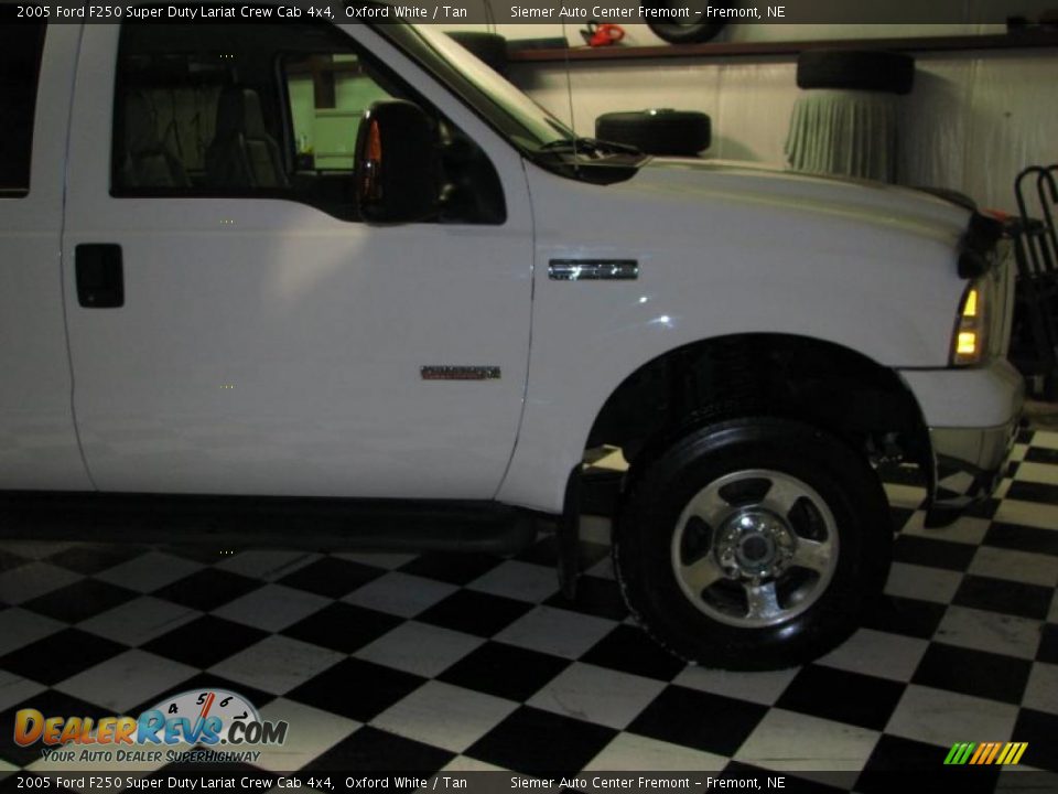 2005 Ford F250 Super Duty Lariat Crew Cab 4x4 Oxford White / Tan Photo #8