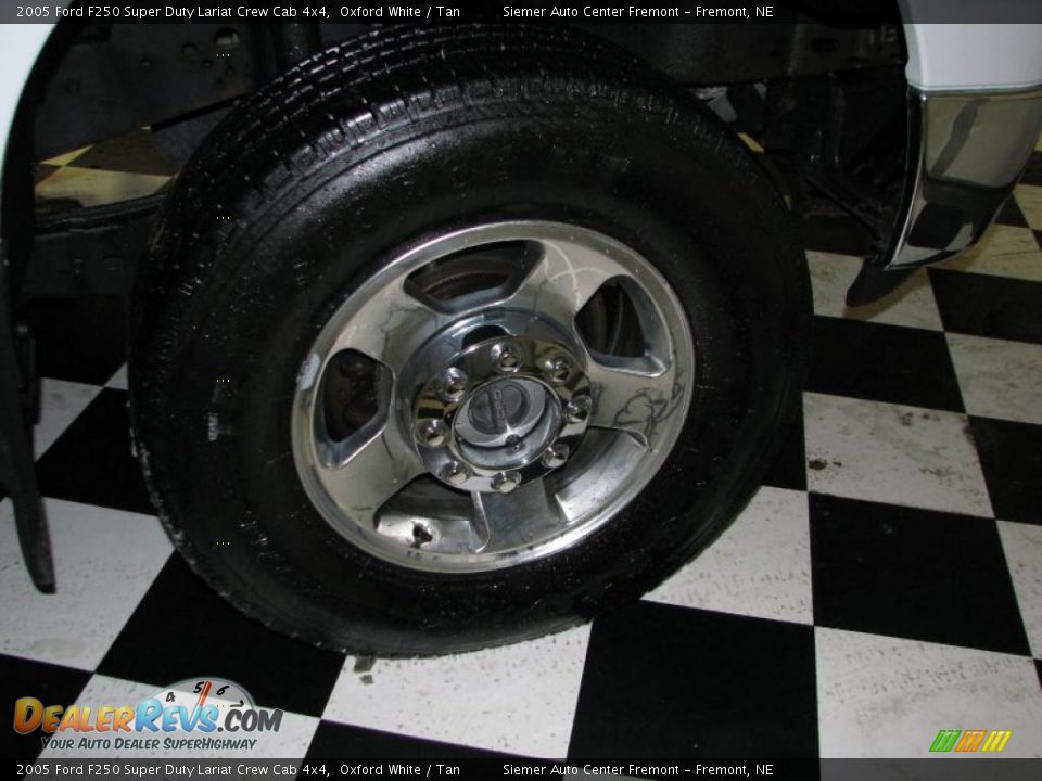 2005 Ford F250 Super Duty Lariat Crew Cab 4x4 Oxford White / Tan Photo #10