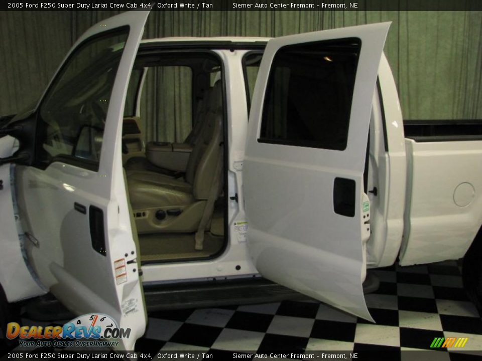 2005 Ford F250 Super Duty Lariat Crew Cab 4x4 Oxford White / Tan Photo #17