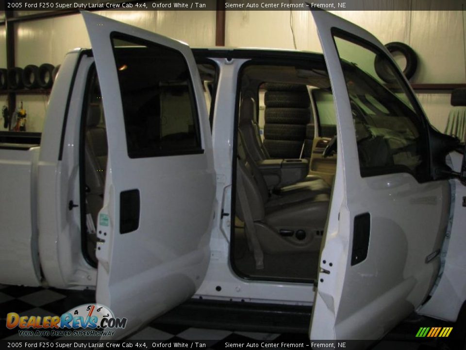 2005 Ford F250 Super Duty Lariat Crew Cab 4x4 Oxford White / Tan Photo #19