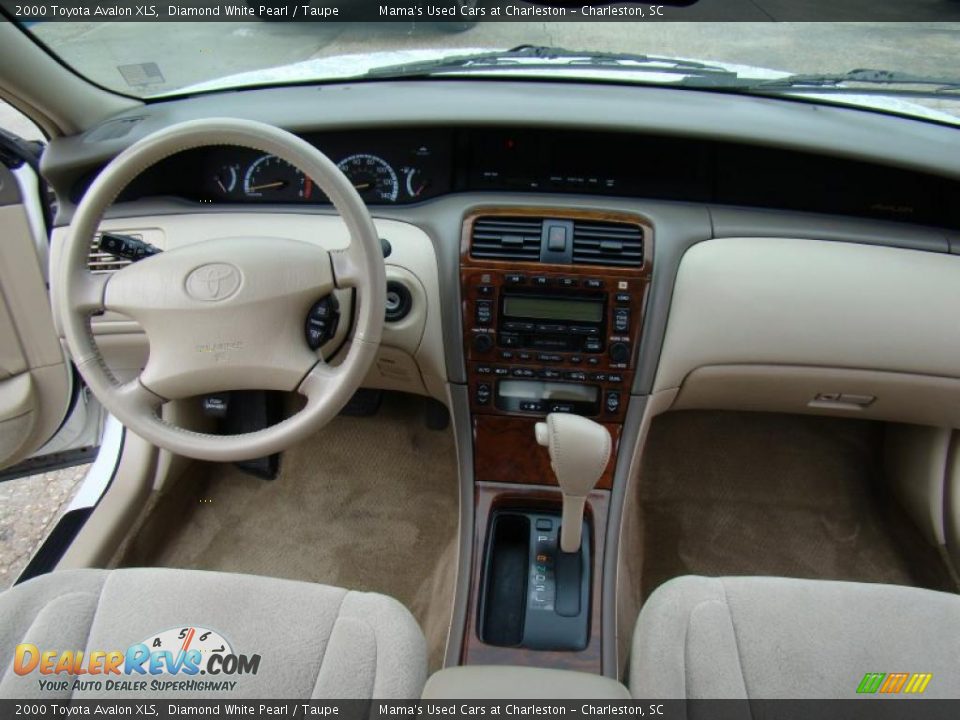 2000 Toyota Avalon XLS Diamond White Pearl / Taupe Photo #16