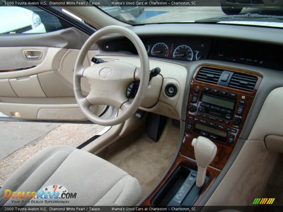 2000 Toyota Avalon XLS Diamond White Pearl / Taupe Photo #17