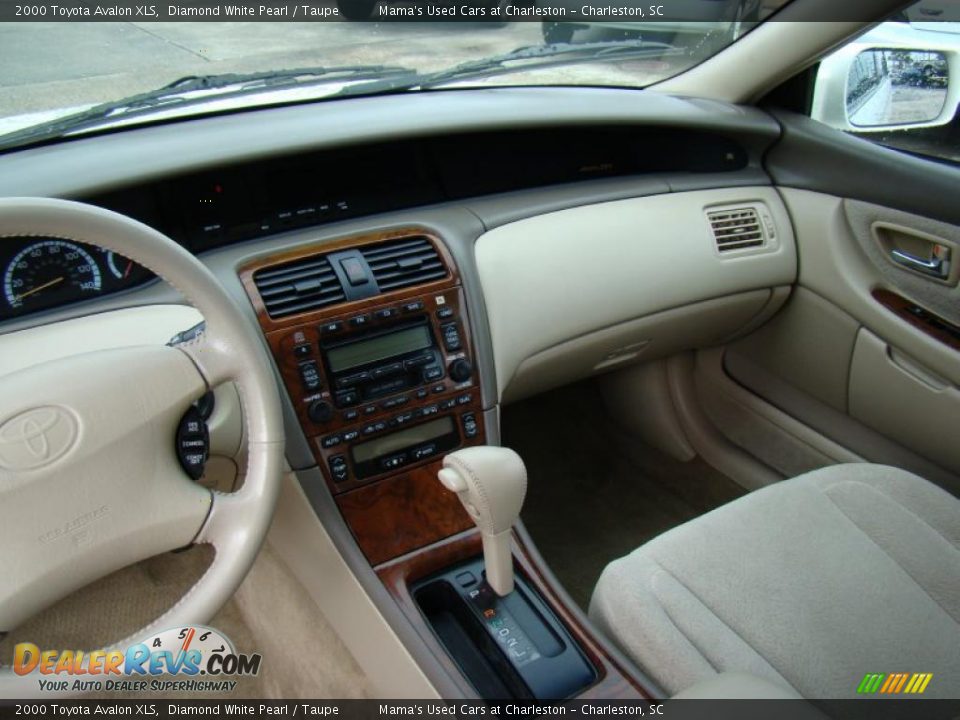 2000 Toyota Avalon XLS Diamond White Pearl / Taupe Photo #18