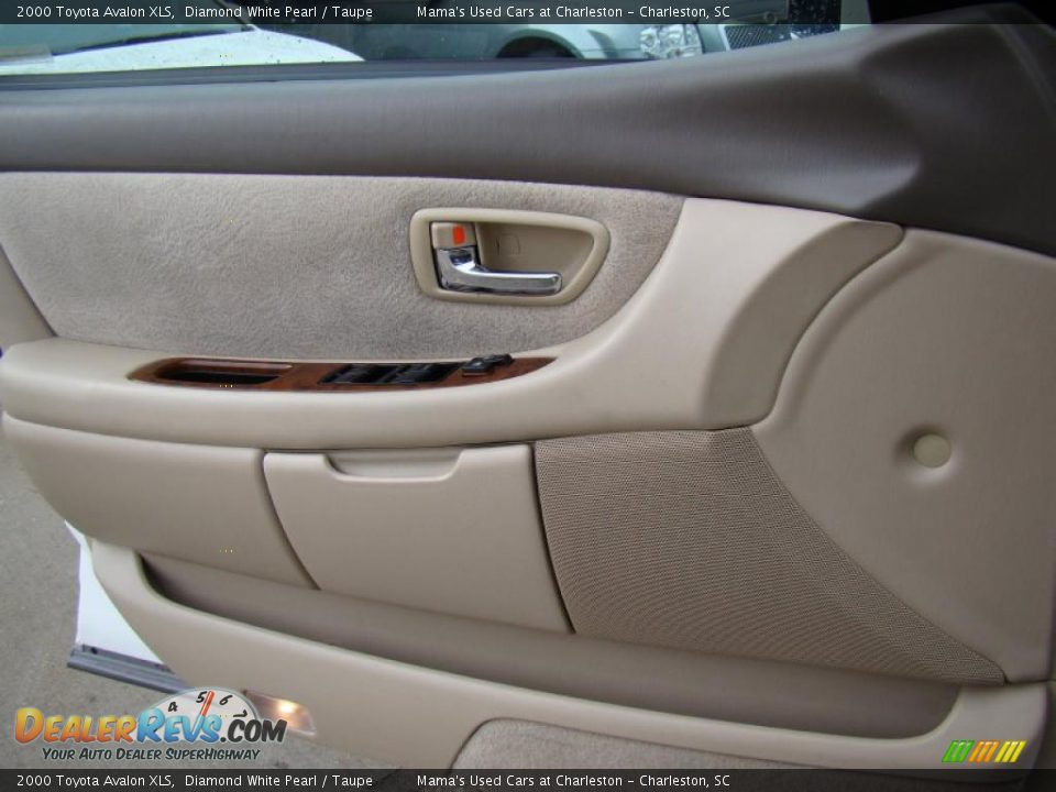 2000 Toyota Avalon XLS Diamond White Pearl / Taupe Photo #19