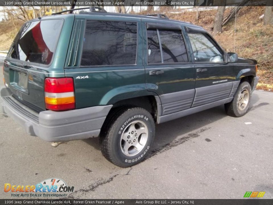 1996 Jeep Grand Cherokee Laredo 4x4 Forest Green Pearlcoat / Agate Photo #17