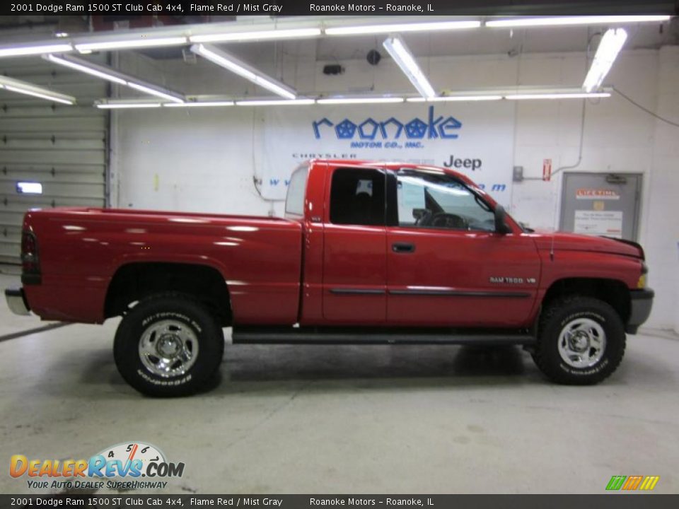 2001 Dodge Ram 1500 ST Club Cab 4x4 Flame Red / Mist Gray Photo 2