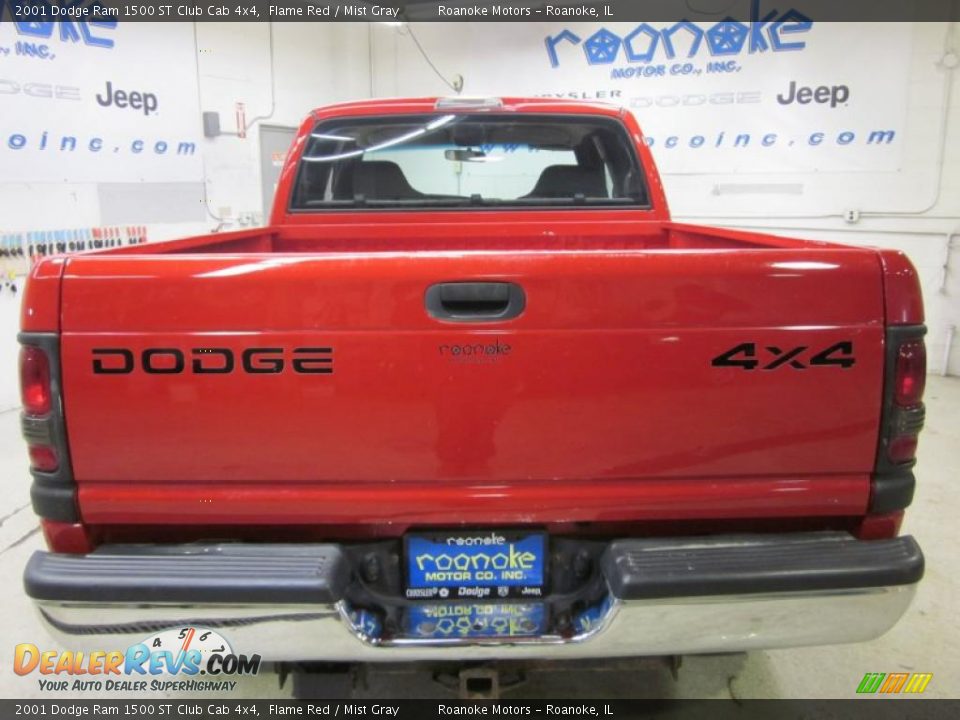 2001 Dodge Ram 1500 ST Club Cab 4x4 Flame Red / Mist Gray Photo #3