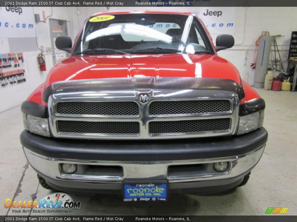 2001 Dodge Ram 1500 ST Club Cab 4x4 Flame Red / Mist Gray Photo #4