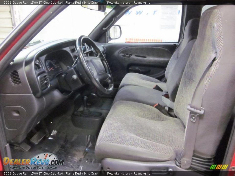 2001 Dodge Ram 1500 ST Club Cab 4x4 Flame Red / Mist Gray Photo #6