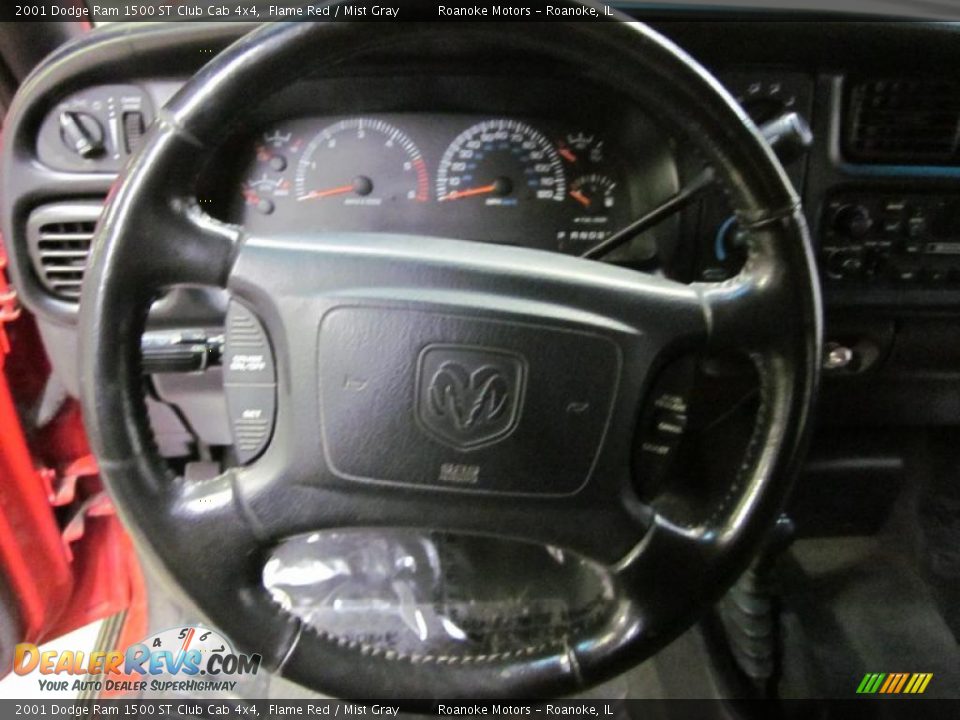 2001 Dodge Ram 1500 ST Club Cab 4x4 Flame Red / Mist Gray Photo #7