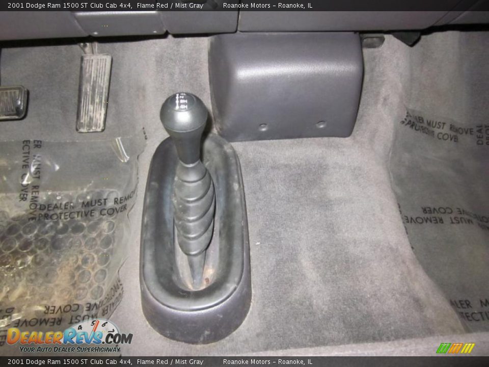 2001 Dodge Ram 1500 ST Club Cab 4x4 Flame Red / Mist Gray Photo #9