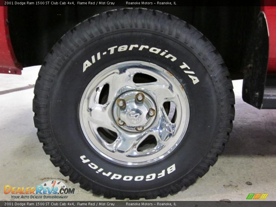 2001 Dodge Ram 1500 ST Club Cab 4x4 Flame Red / Mist Gray Photo #11