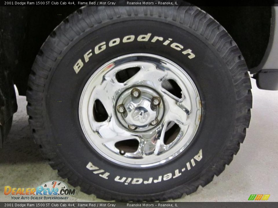 2001 Dodge Ram 1500 ST Club Cab 4x4 Flame Red / Mist Gray Photo #12