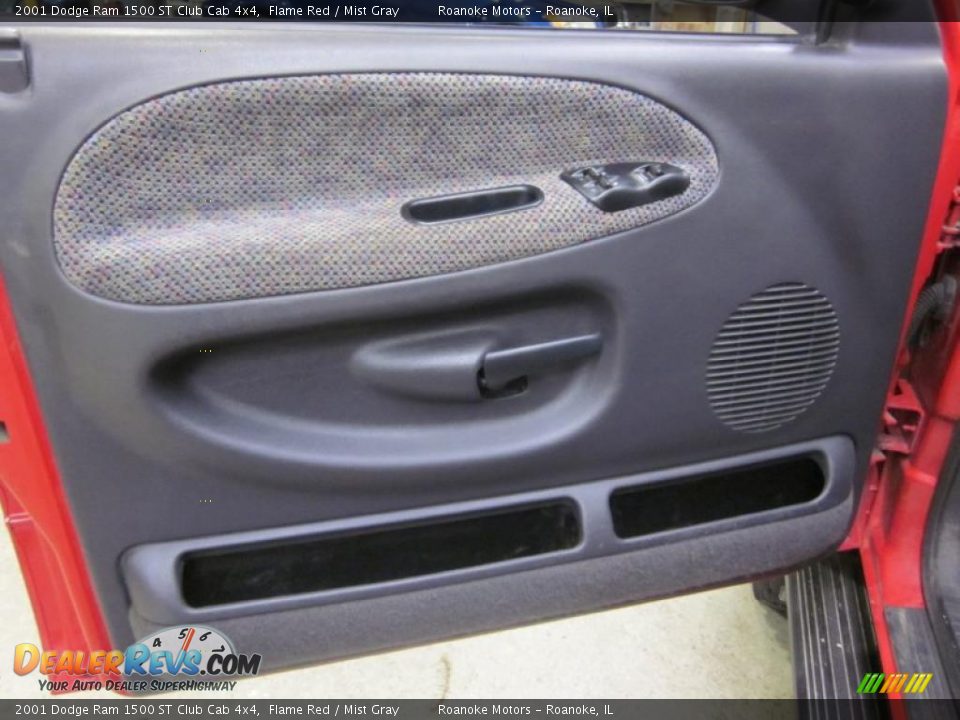 2001 Dodge Ram 1500 ST Club Cab 4x4 Flame Red / Mist Gray Photo #15