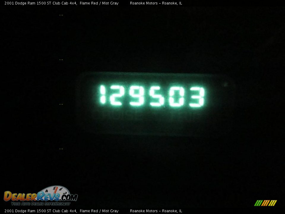 2001 Dodge Ram 1500 ST Club Cab 4x4 Flame Red / Mist Gray Photo #16