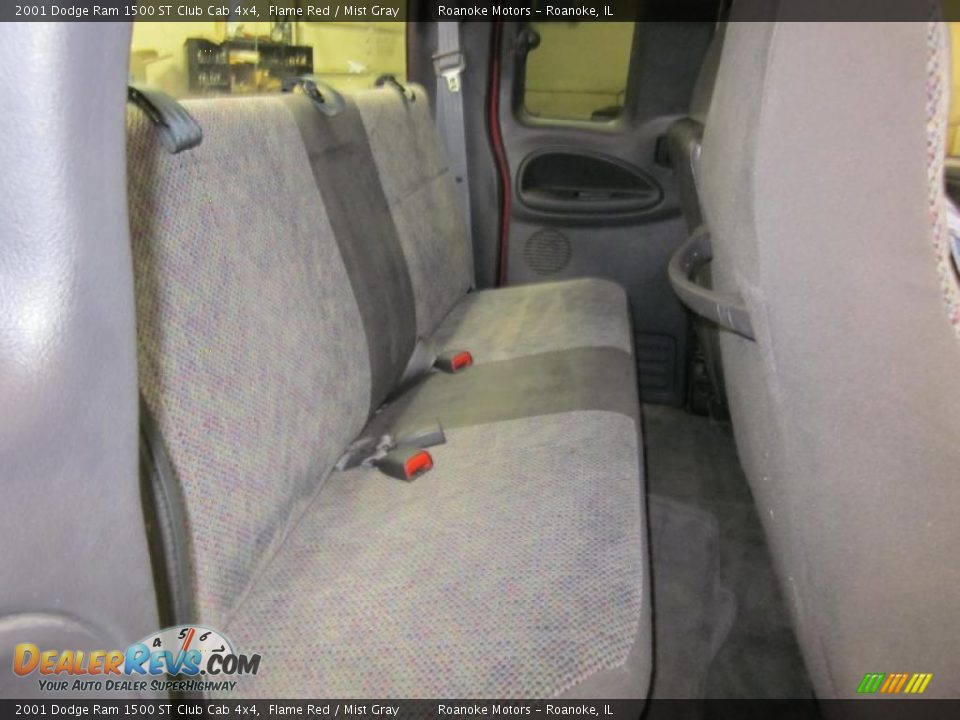 2001 Dodge Ram 1500 ST Club Cab 4x4 Flame Red / Mist Gray Photo #20