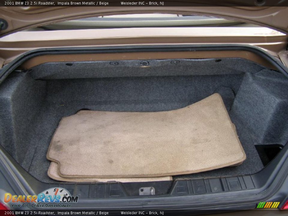 2001 BMW Z3 2.5i Roadster Trunk Photo #9