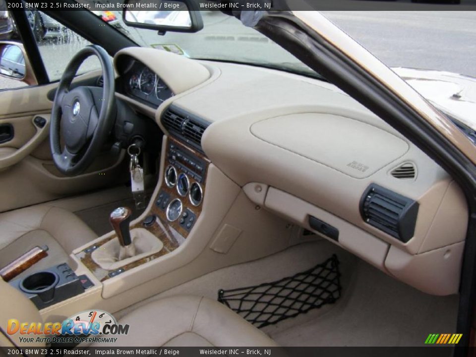 Dashboard of 2001 BMW Z3 2.5i Roadster Photo #21