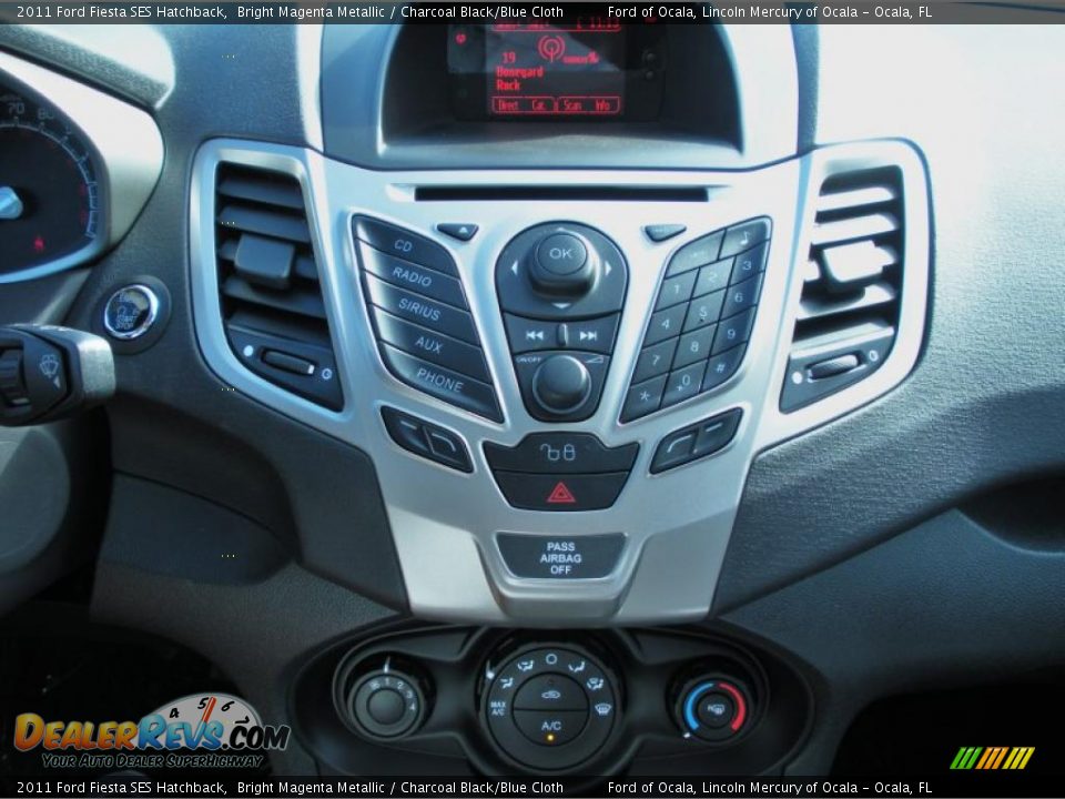 Controls of 2011 Ford Fiesta SES Hatchback Photo #9