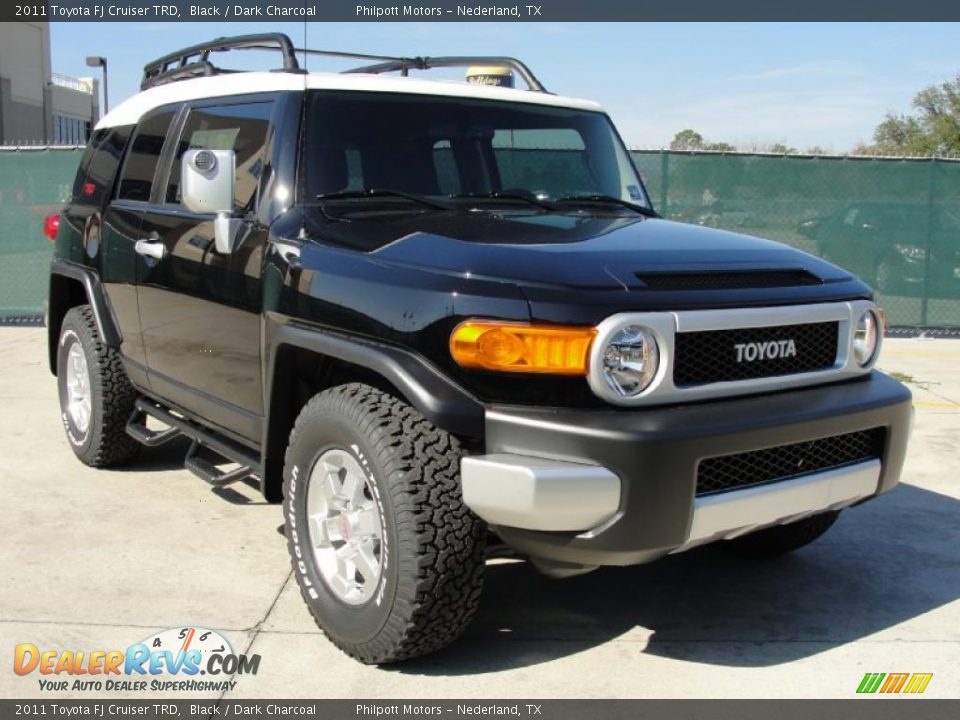 Front 3/4 View of 2011 Toyota FJ Cruiser TRD Photo #1