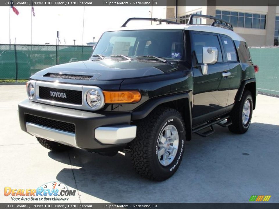 Front 3/4 View of 2011 Toyota FJ Cruiser TRD Photo #7