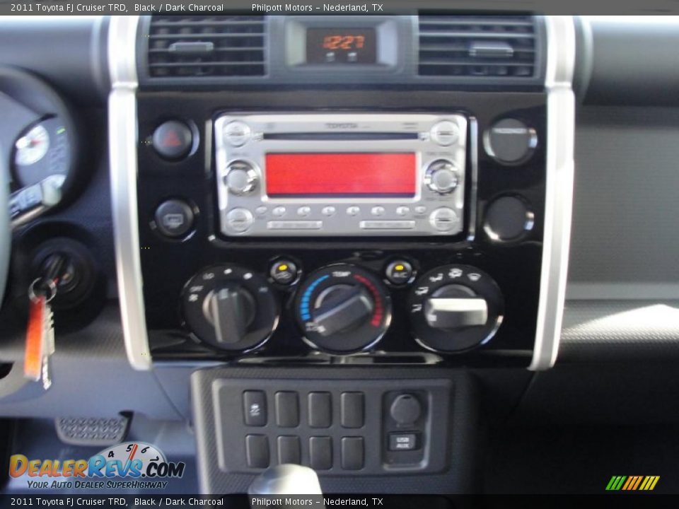 Controls of 2011 Toyota FJ Cruiser TRD Photo #29