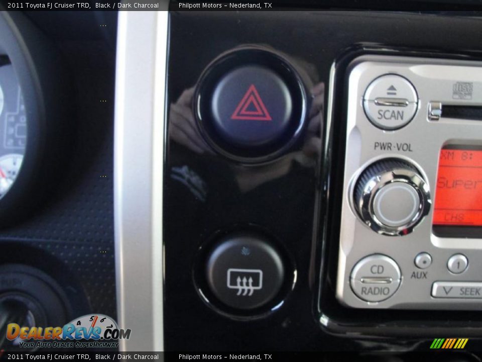 Controls of 2011 Toyota FJ Cruiser TRD Photo #32