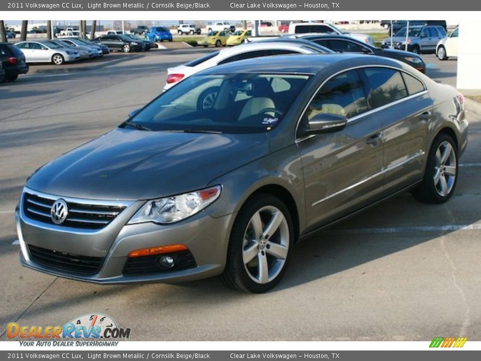 Front 3/4 View of 2011 Volkswagen CC Lux Photo #3