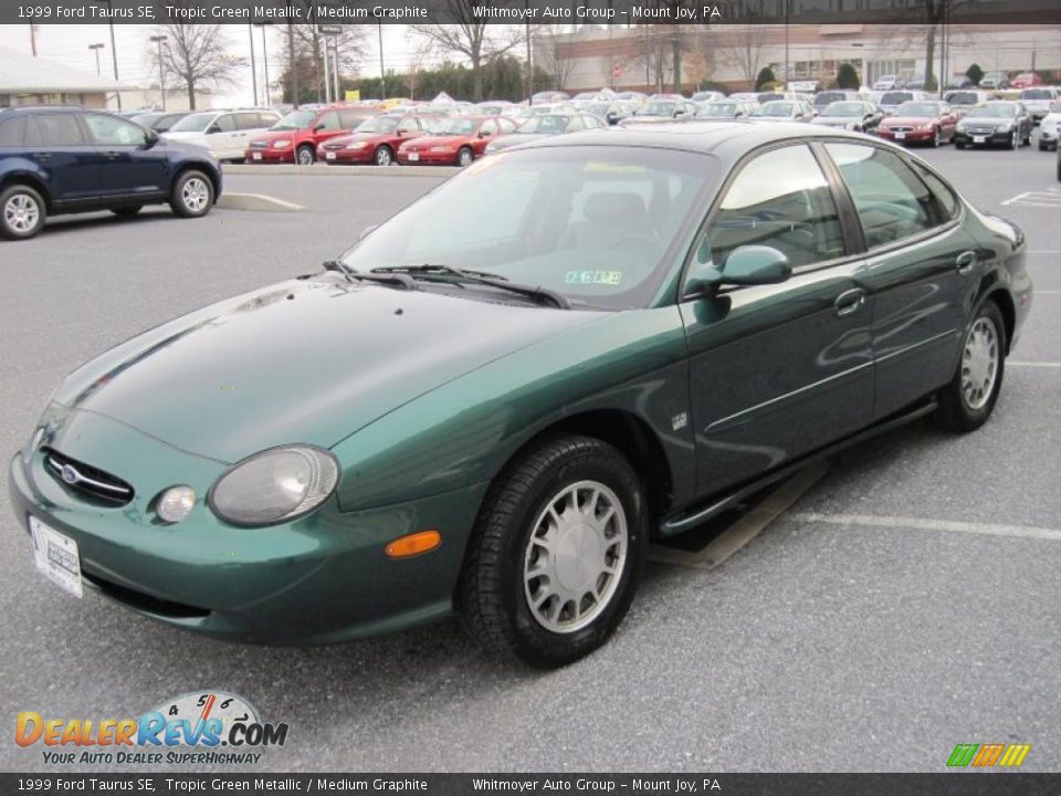 Front 3/4 View of 1999 Ford Taurus SE Photo #3