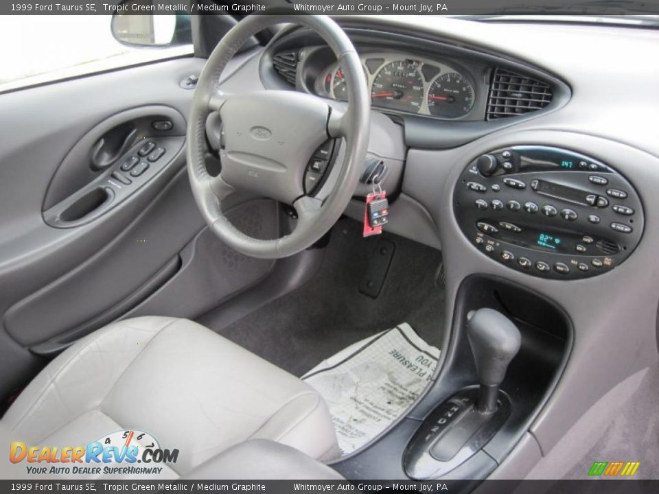 Dashboard of 1999 Ford Taurus SE Photo #7