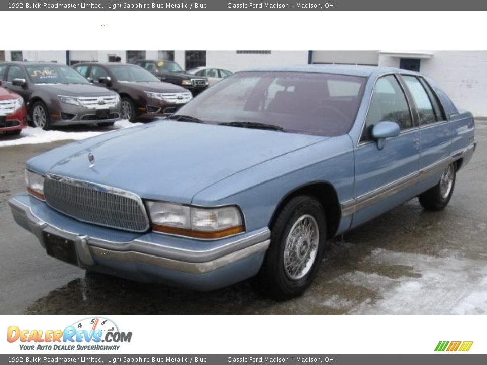 Front 3/4 View of 1992 Buick Roadmaster Limited Photo #1