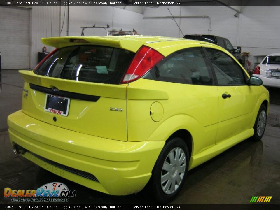 2005 Ford Focus ZX3 SE Coupe Egg Yolk Yellow / Charcoal/Charcoal Photo #2