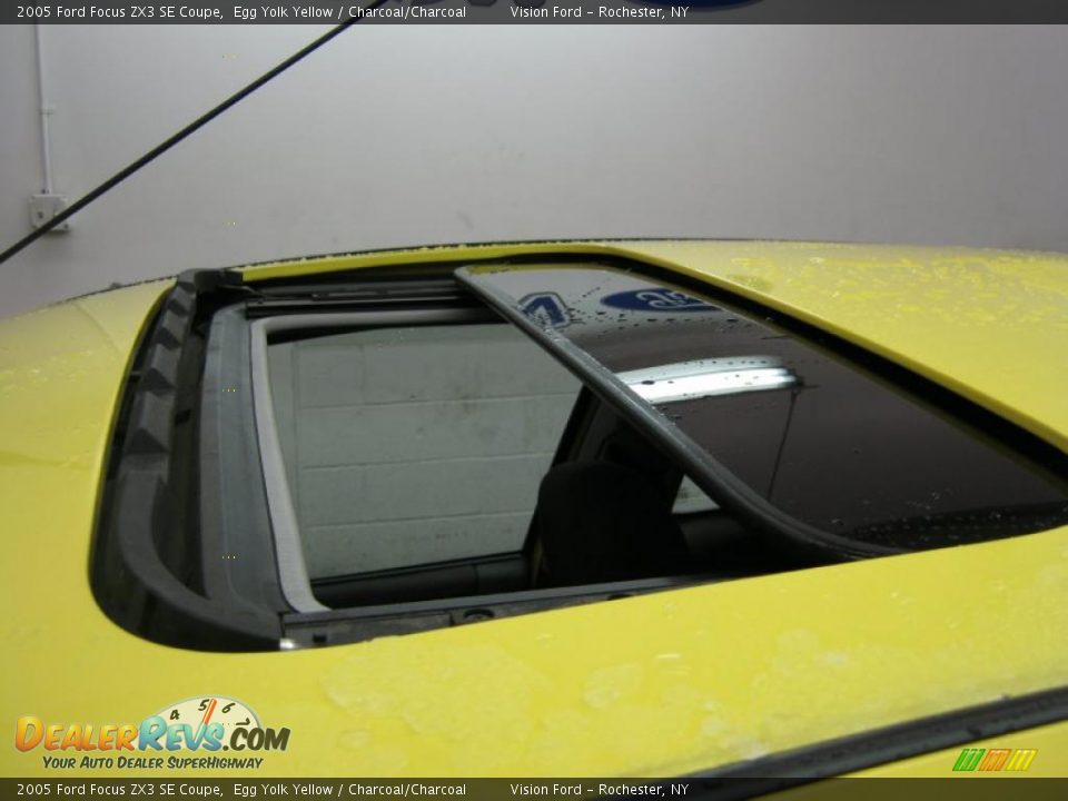 2005 Ford Focus ZX3 SE Coupe Egg Yolk Yellow / Charcoal/Charcoal Photo #10