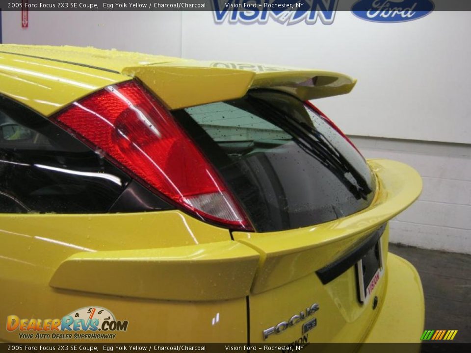 2005 Ford Focus ZX3 SE Coupe Egg Yolk Yellow / Charcoal/Charcoal Photo #11