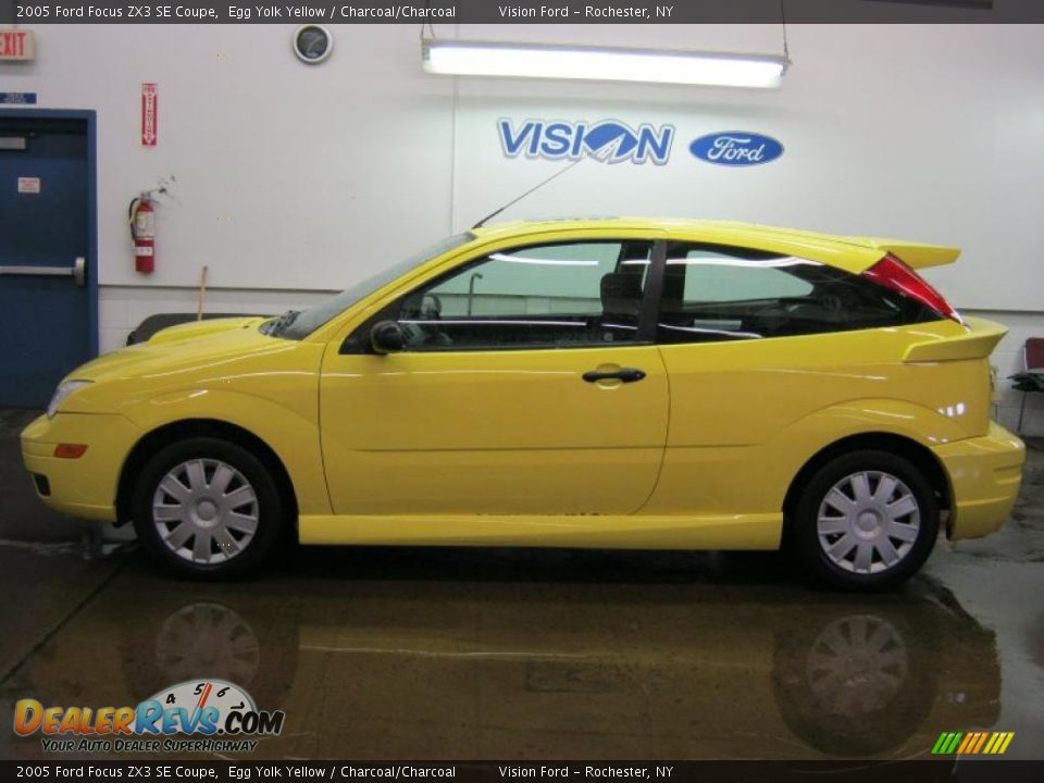 2005 Ford Focus ZX3 SE Coupe Egg Yolk Yellow / Charcoal/Charcoal Photo #12