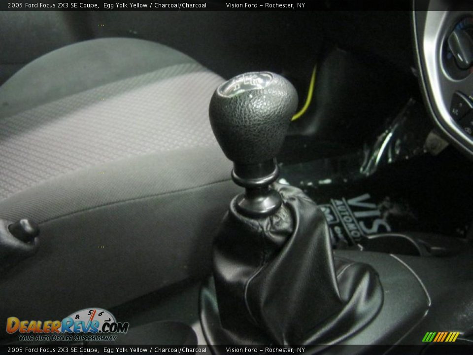 2005 Ford Focus ZX3 SE Coupe Egg Yolk Yellow / Charcoal/Charcoal Photo #19