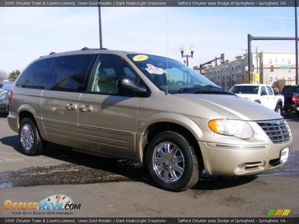 2005 Chrysler Town & Country Limited Linen Gold Metallic / Dark Khaki/Light Graystone Photo #3