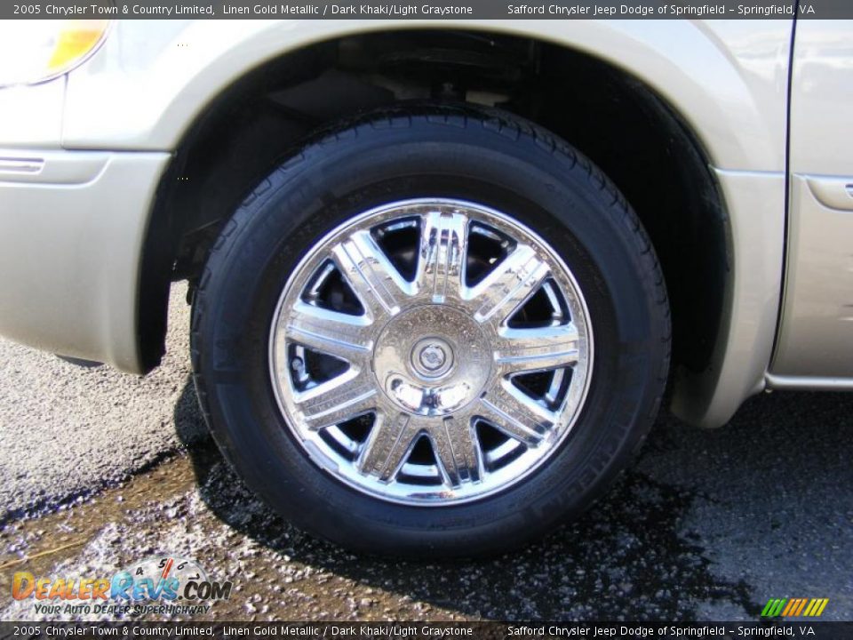 2005 Chrysler Town & Country Limited Wheel Photo #9