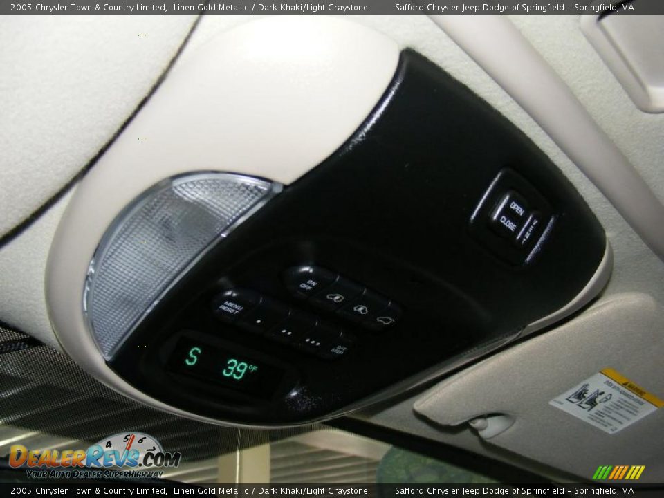 2005 Chrysler Town & Country Limited Linen Gold Metallic / Dark Khaki/Light Graystone Photo #16